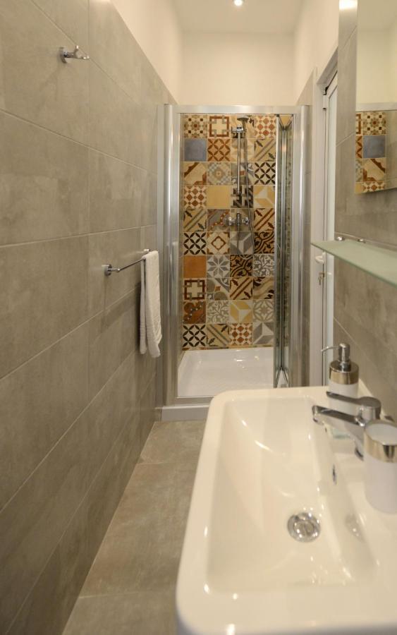 Private Rooms With Bathroom In Valletta Exterior foto