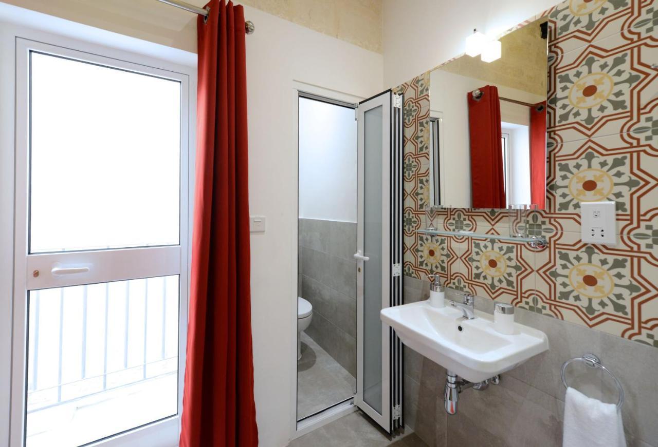 Private Rooms With Bathroom In Valletta Exterior foto