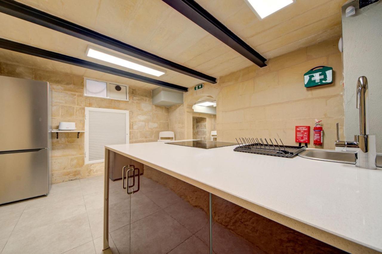 Private Rooms With Bathroom In Valletta Exterior foto