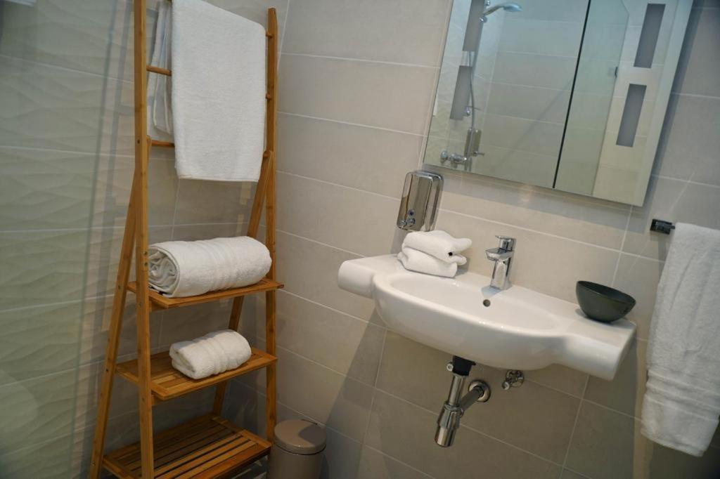 Private Rooms With Bathroom In Valletta Exterior foto