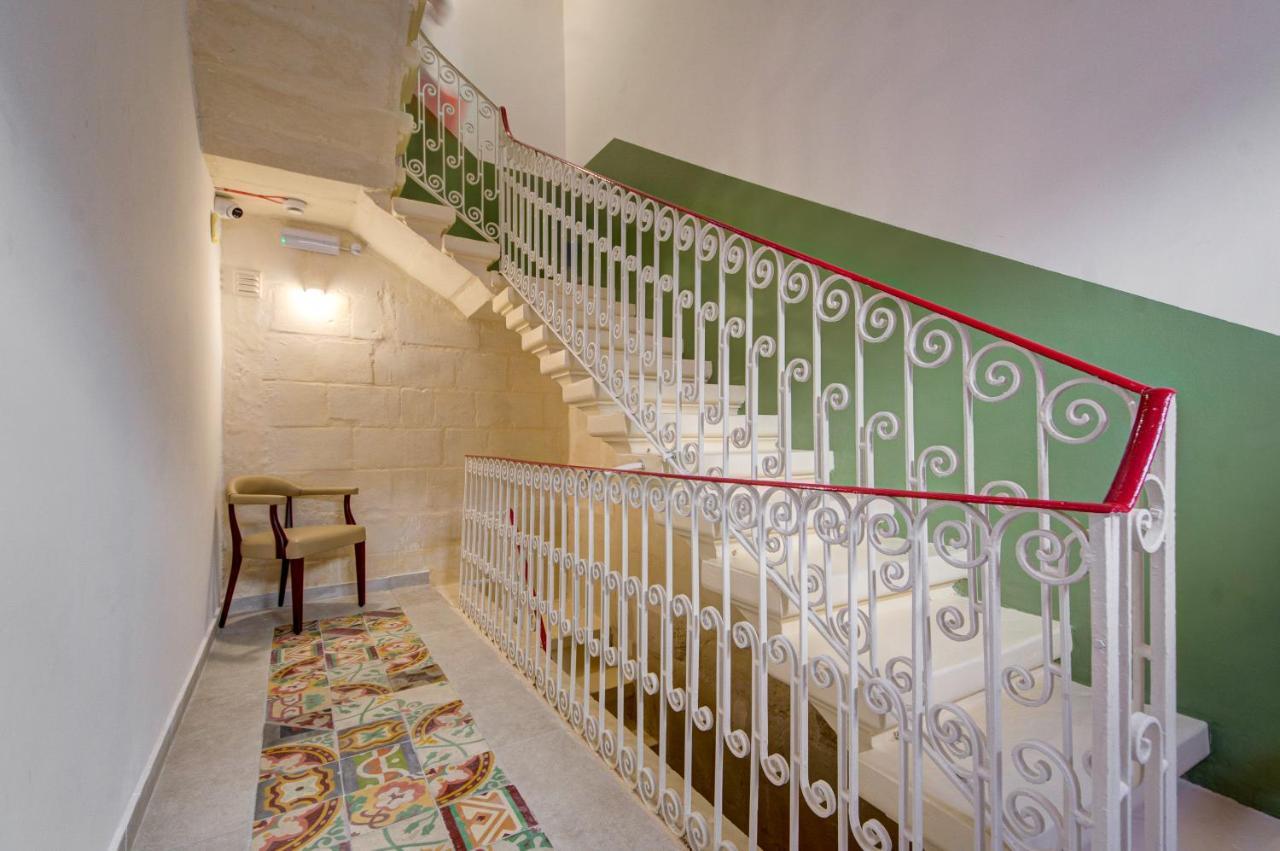 Private Rooms With Bathroom In Valletta Exterior foto