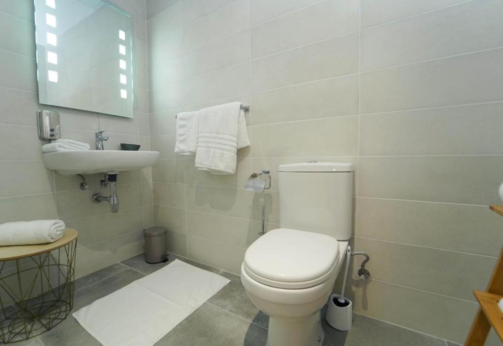 Private Rooms With Bathroom In Valletta Exterior foto