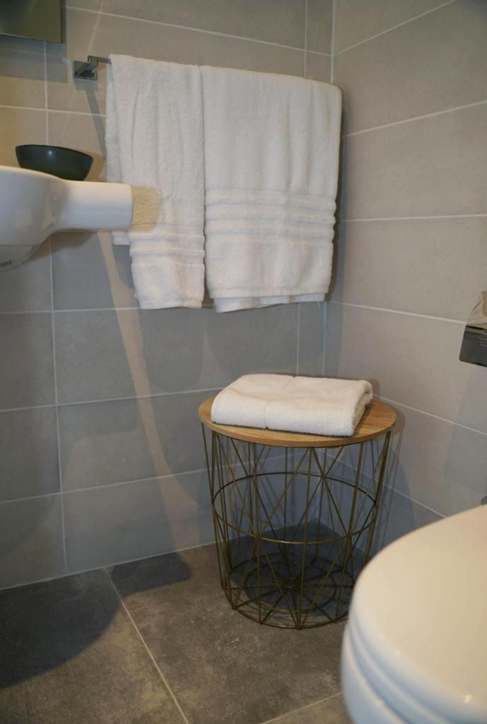 Private Rooms With Bathroom In Valletta Exterior foto
