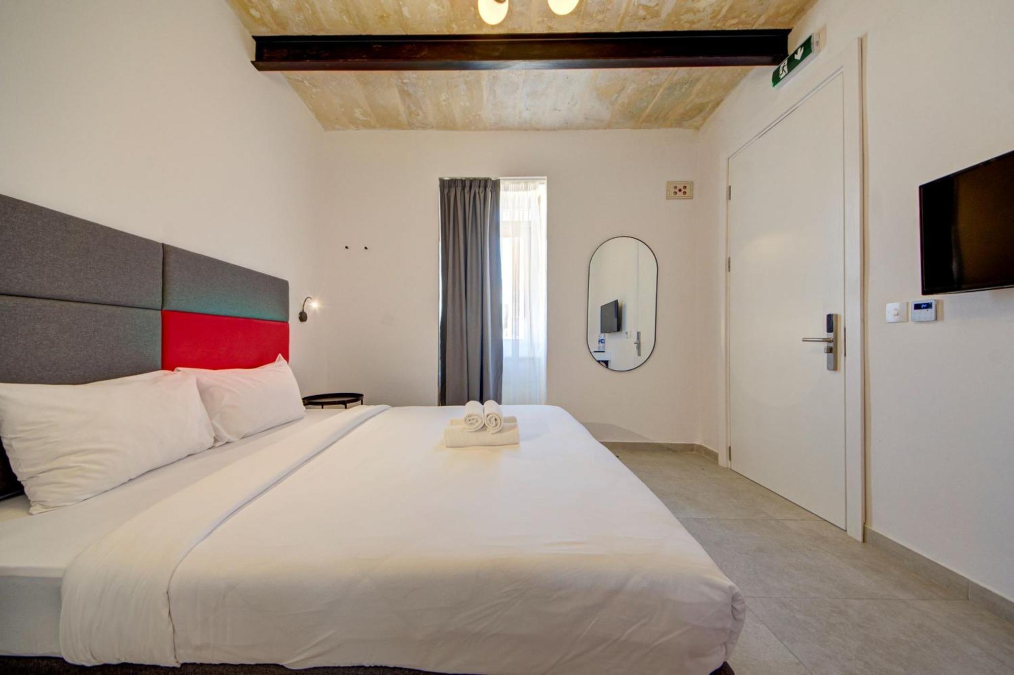 Private Rooms With Bathroom In Valletta Exterior foto