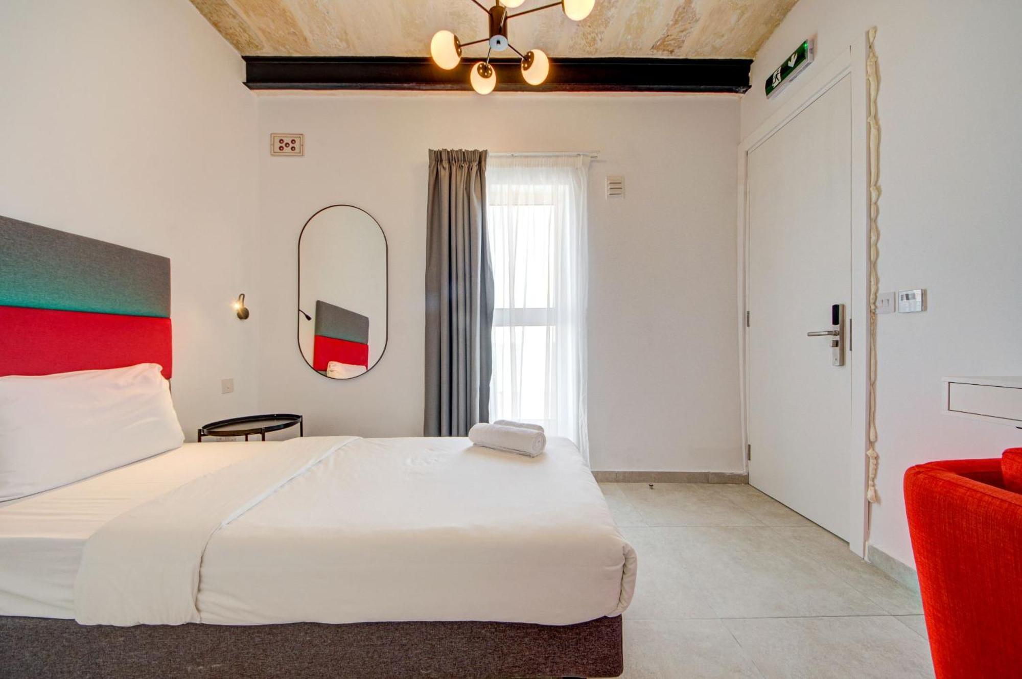 Private Rooms With Bathroom In Valletta Exterior foto