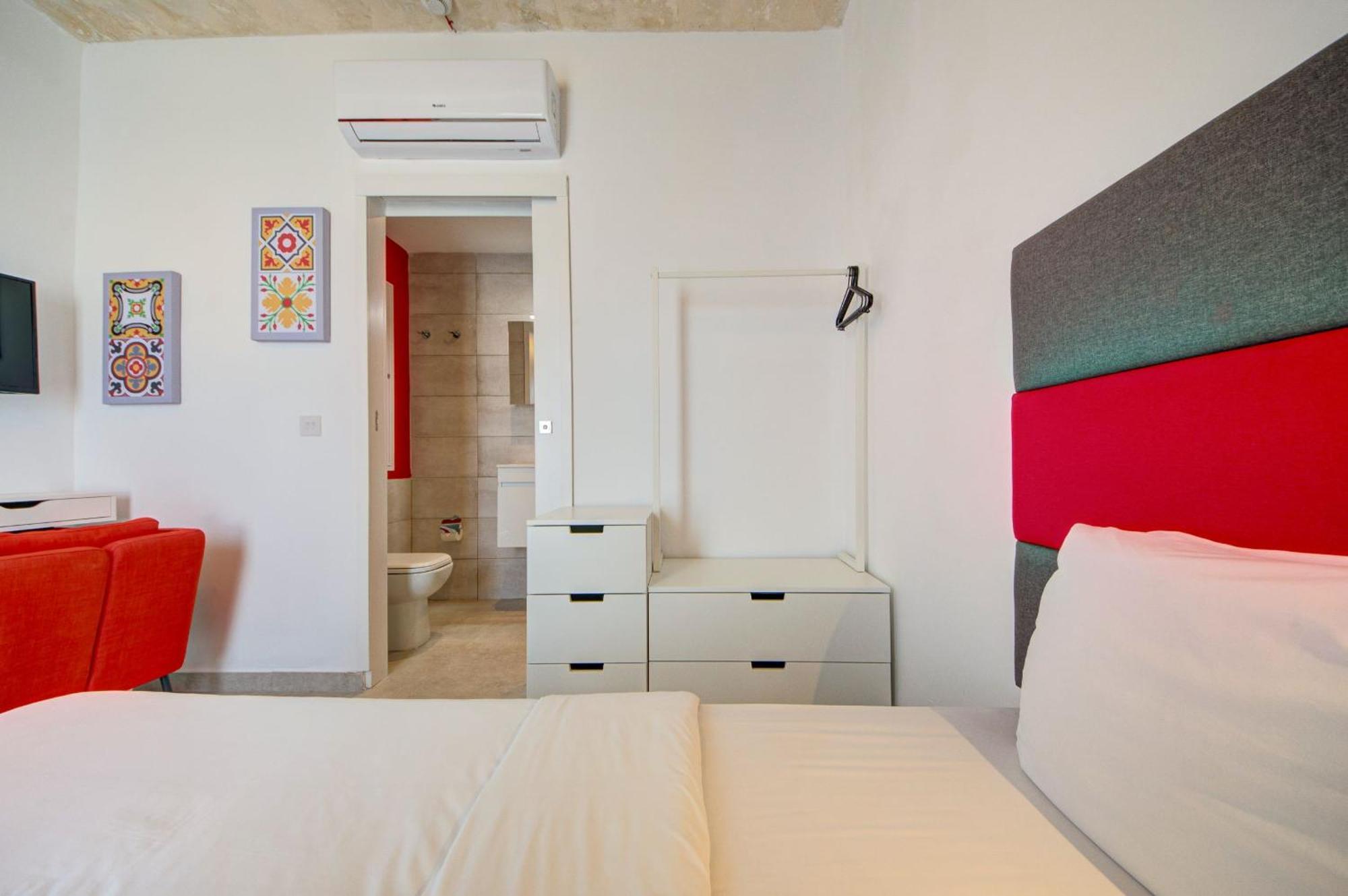 Private Rooms With Bathroom In Valletta Exterior foto