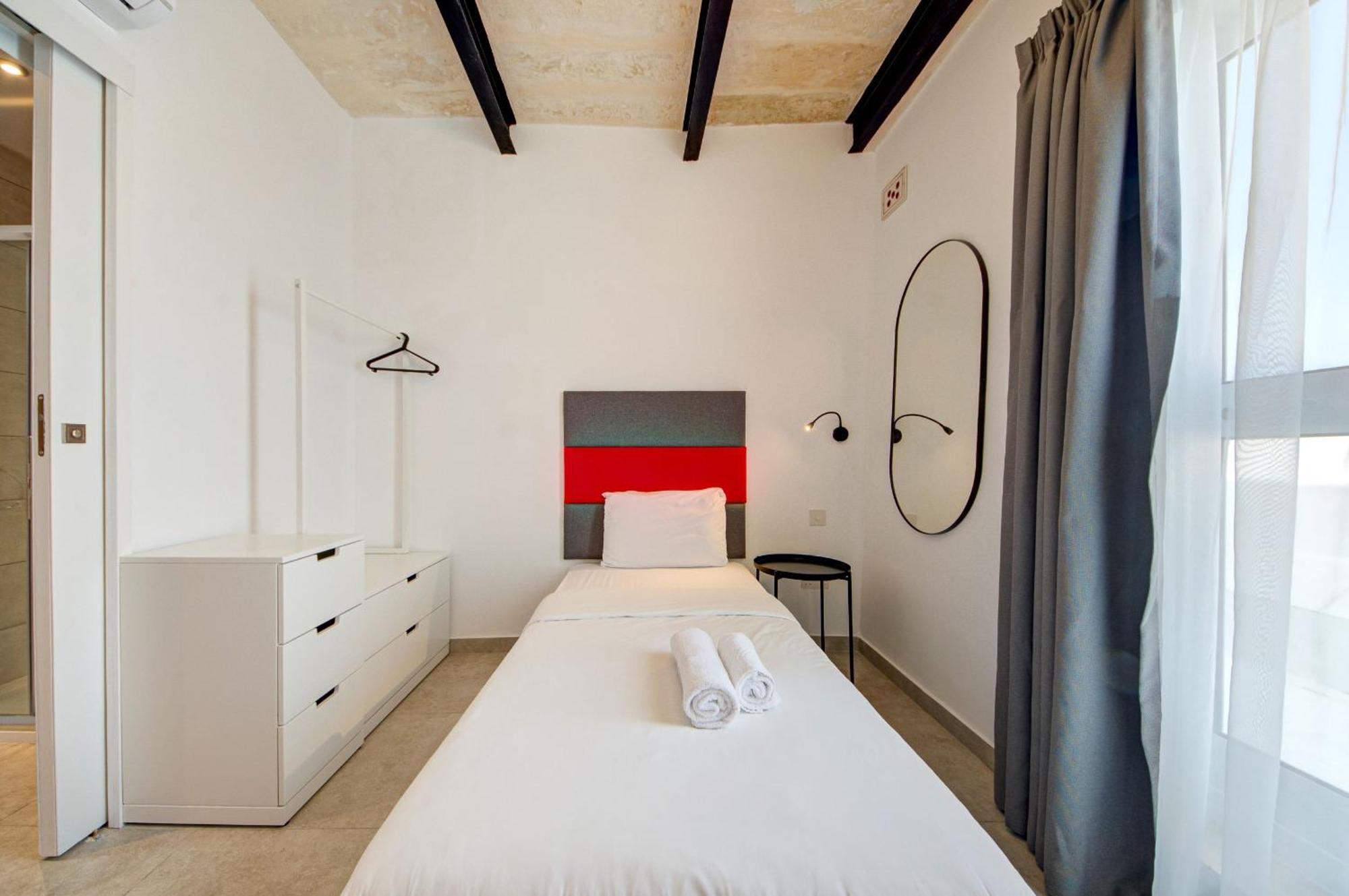 Private Rooms With Bathroom In Valletta Exterior foto